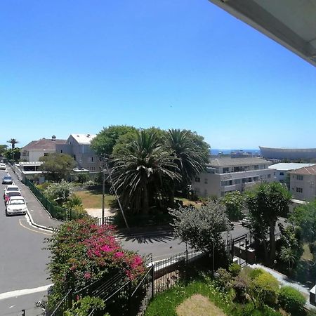 Portswood Mews - Chic White Studio Apartment Green Point Кейптаун Екстериор снимка