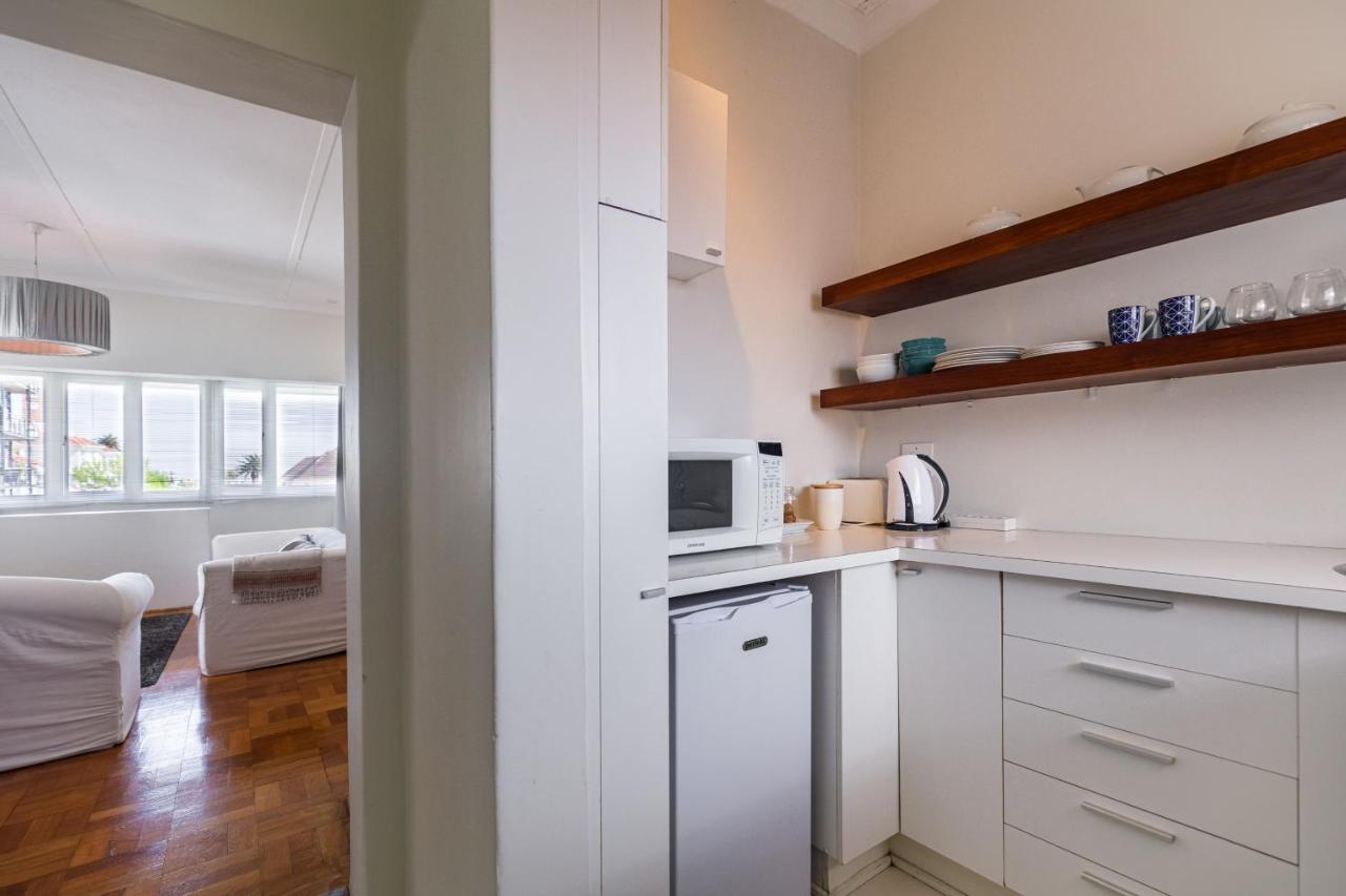 Portswood Mews - Chic White Studio Apartment Green Point Кейптаун Екстериор снимка