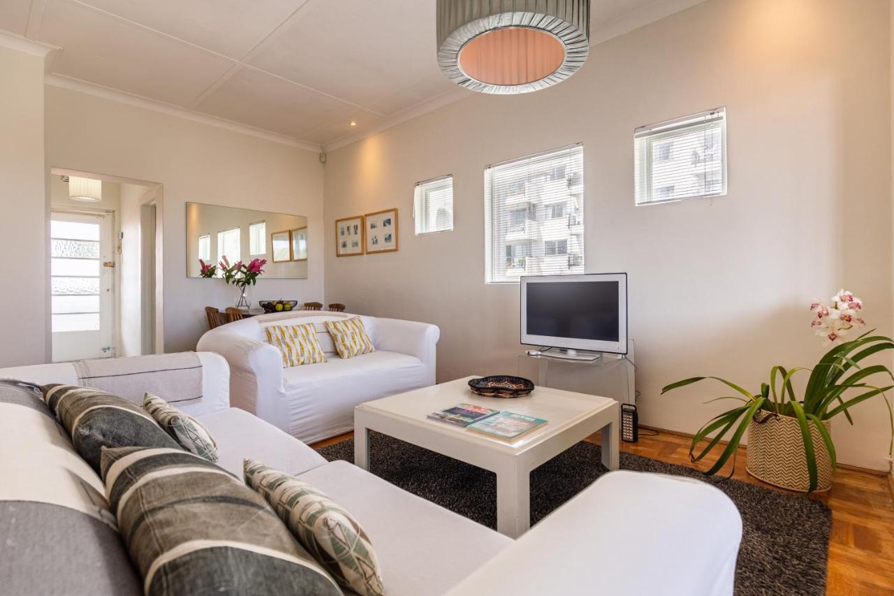Portswood Mews - Chic White Studio Apartment Green Point Кейптаун Екстериор снимка