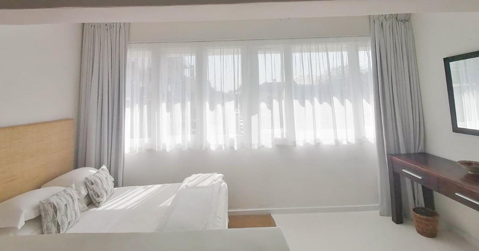 Portswood Mews - Chic White Studio Apartment Green Point Кейптаун Екстериор снимка